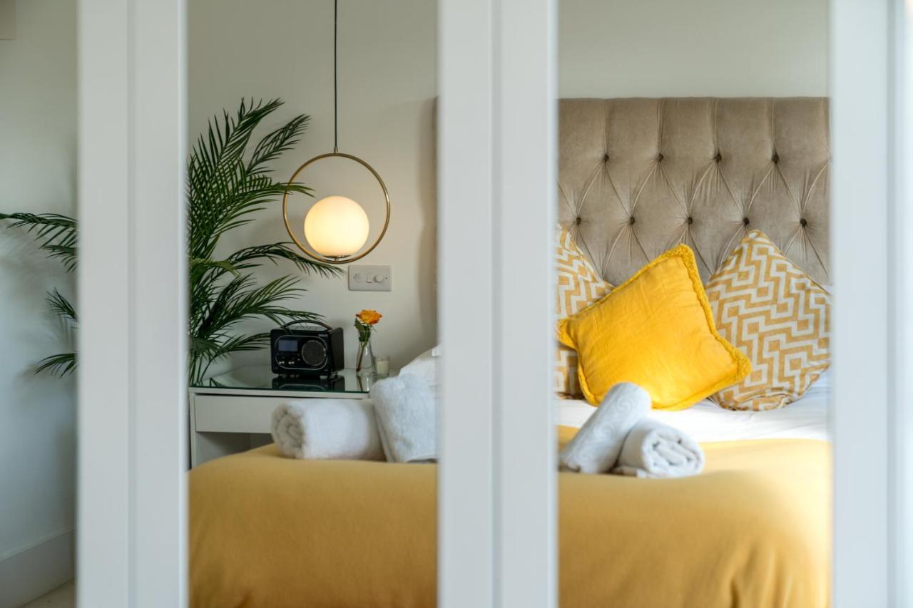 לונדון Captivating Apartment In Shepherds Bush מראה חיצוני תמונה